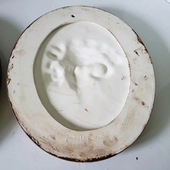 Vintage Set of 2 1975 Duncan Ceramics Cameo Lady Faces Wall Plaques. - Picture 7 of 12